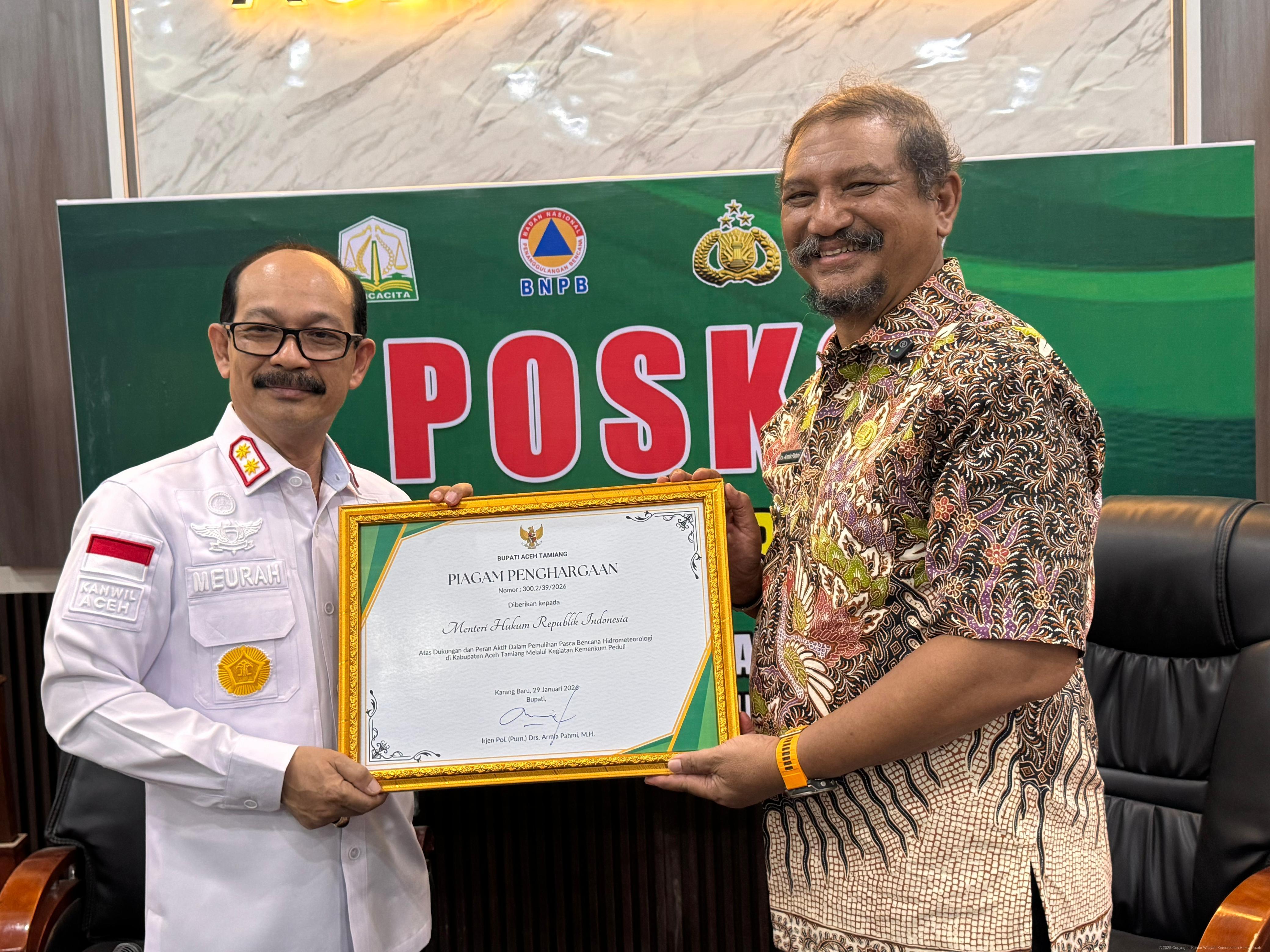 Kemenkum Terima Penghargaan dari Pemkab Aceh Tamiang atas Peran Aktif Pulihkan Dampak Banjir